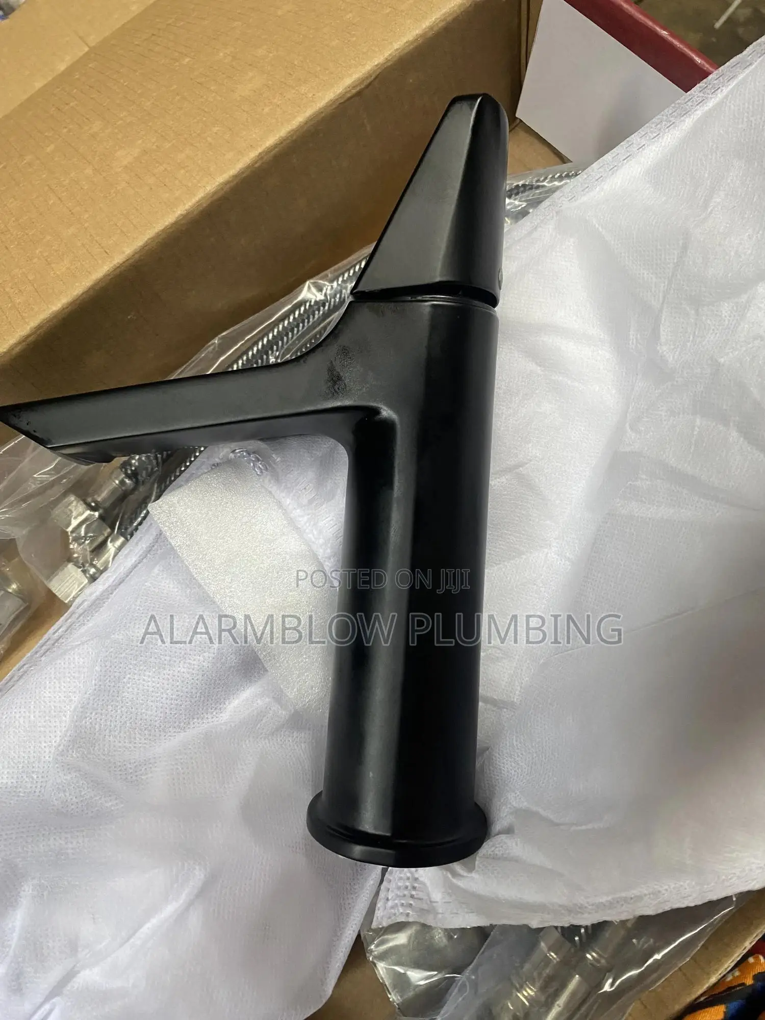 Makarus Single-Handle Basin Mixer Faucet in a Matte Black Finish