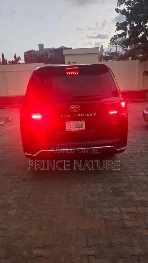 Toyota Land Cruiser 5.7 V8 2014 Black