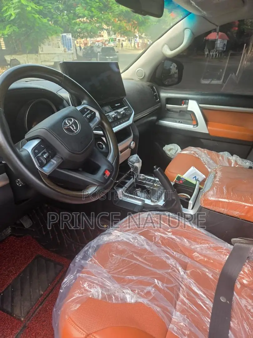 Toyota Land Cruiser 5.7 V8 2014 Black