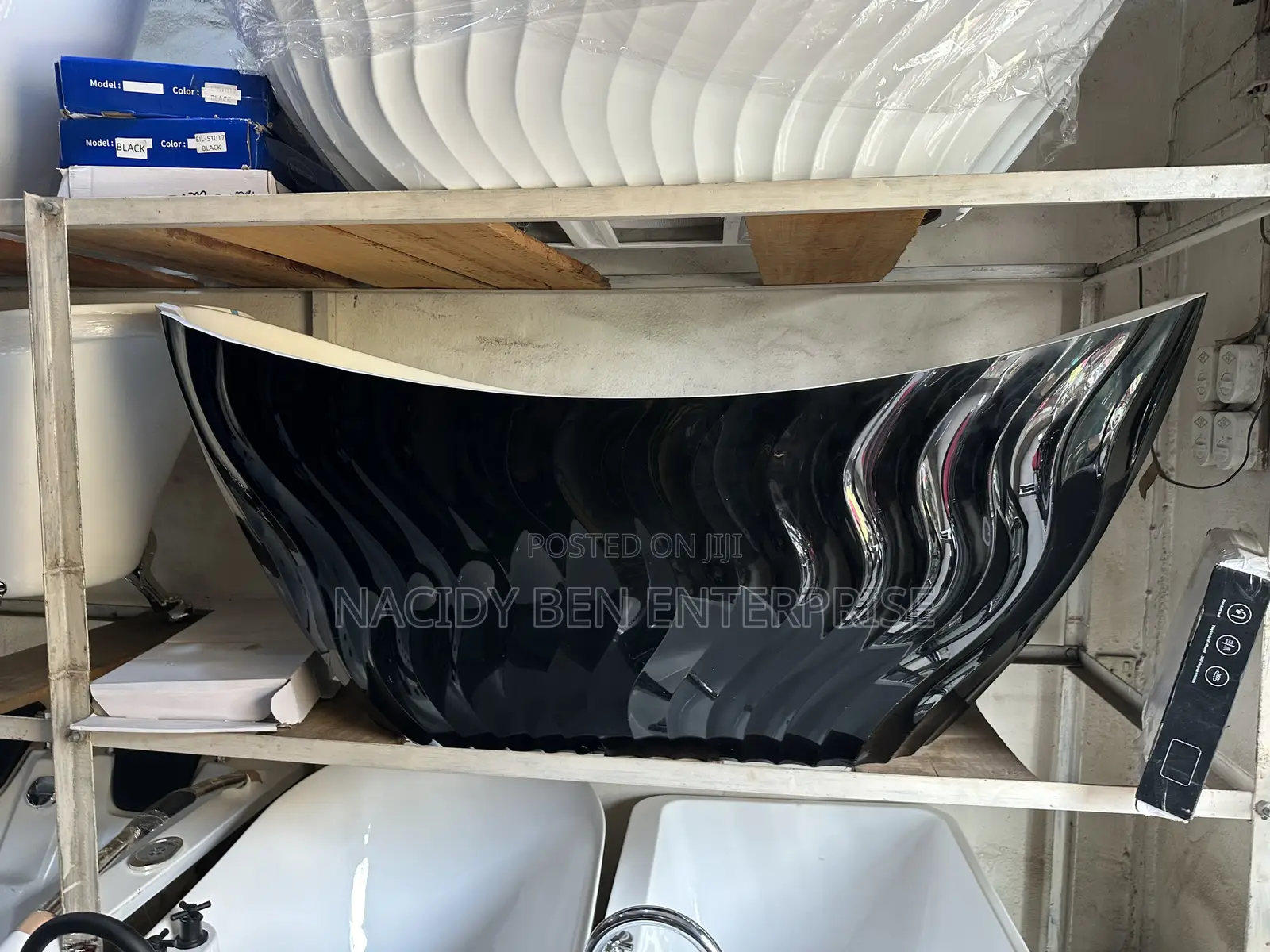 Acrylic Bathtubs With Unique Design