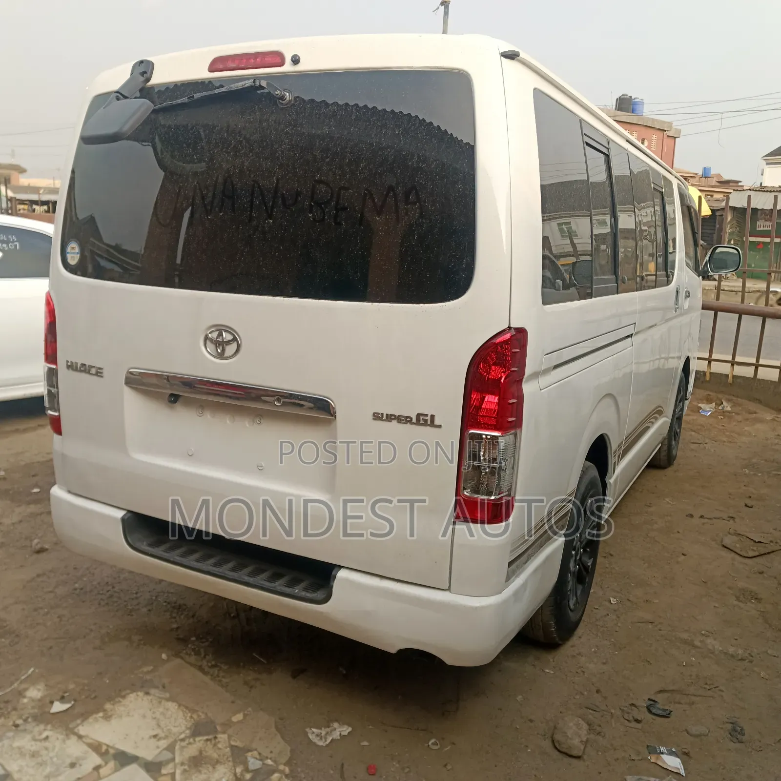 Toyota HiAce 2016 White