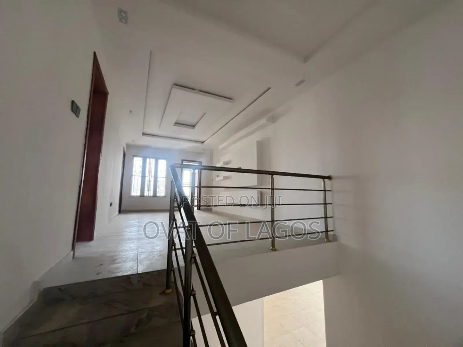 5bdrm Maisonette in Lekki Phase 1 (Right for sale