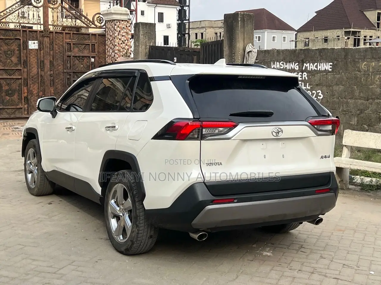 Toyota RAV4 Limited 2021 White