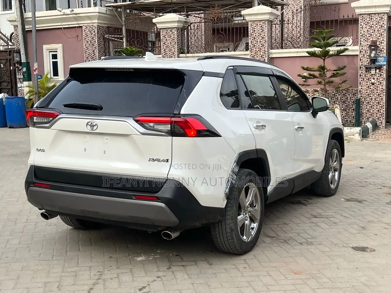Toyota RAV4 Limited 2021 White