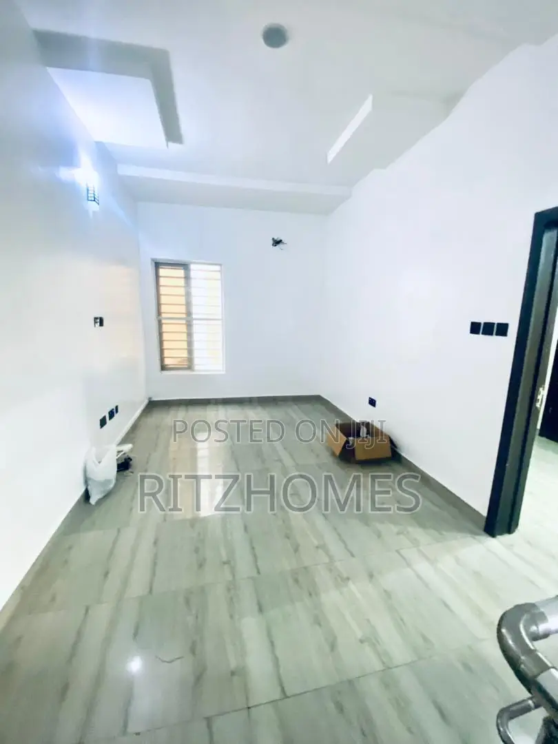 4bdrm Duplex in Lekki for rent