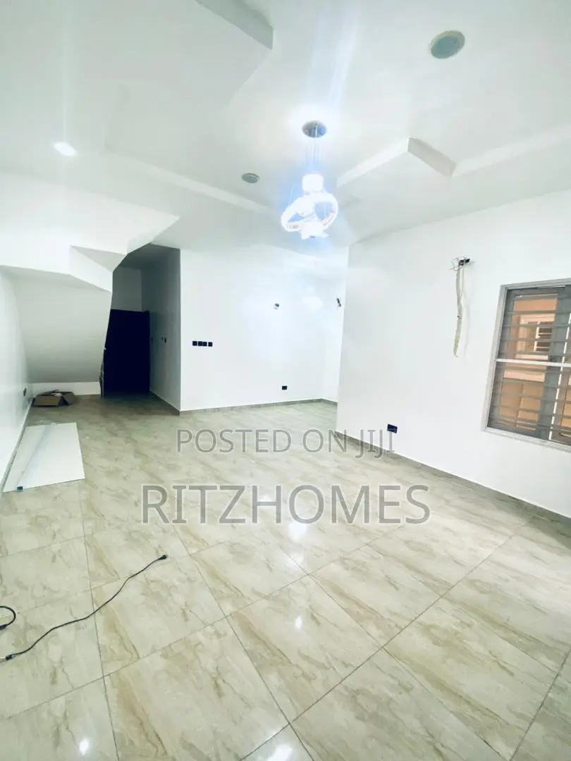 4bdrm Duplex in Lekki for rent