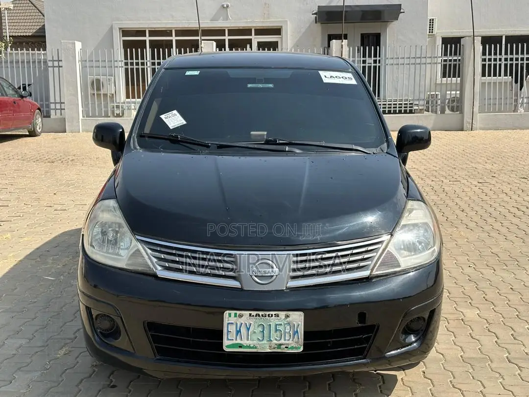 Nissan Versa 2012 Black