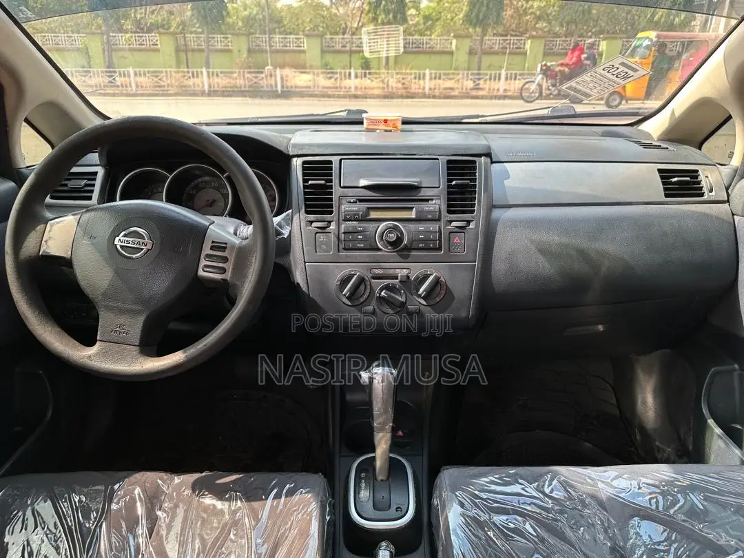 Nissan Versa 2012 Black