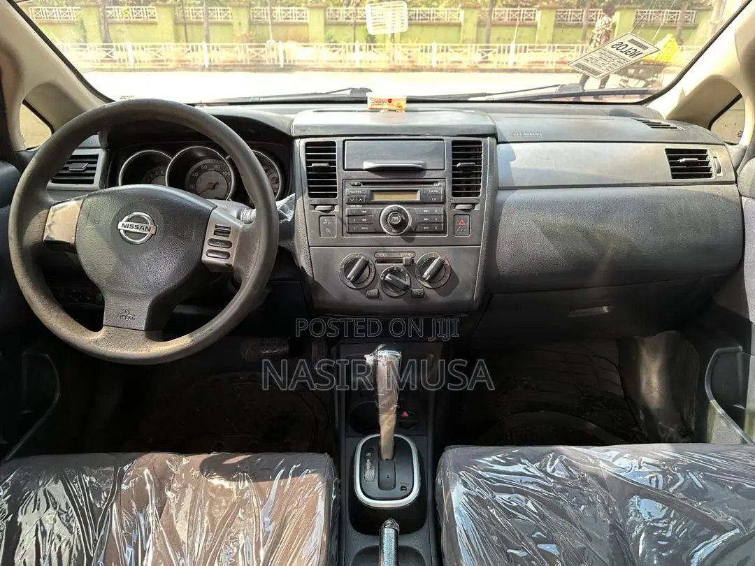 Nissan Versa 2012 Black