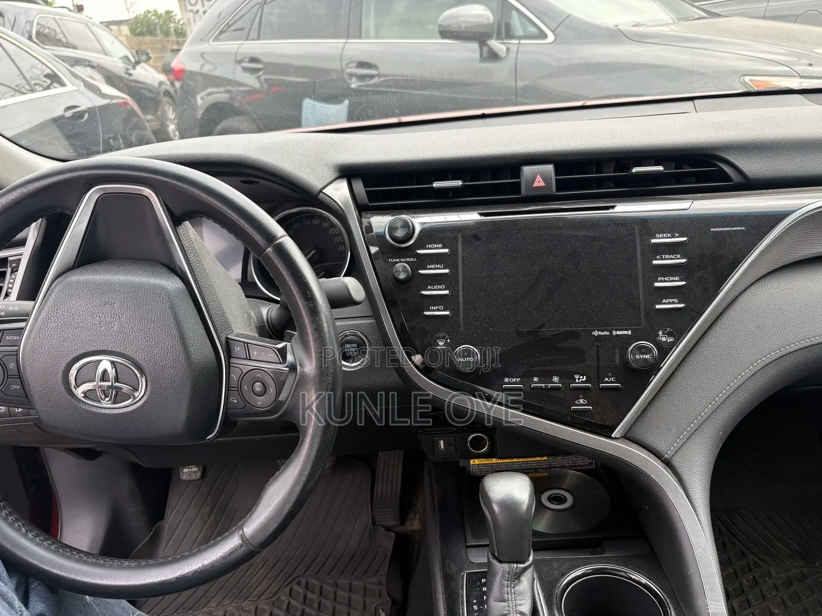 Toyota Camry XLE FWD (2.5L 4cyl 8AM) 2018 Red
