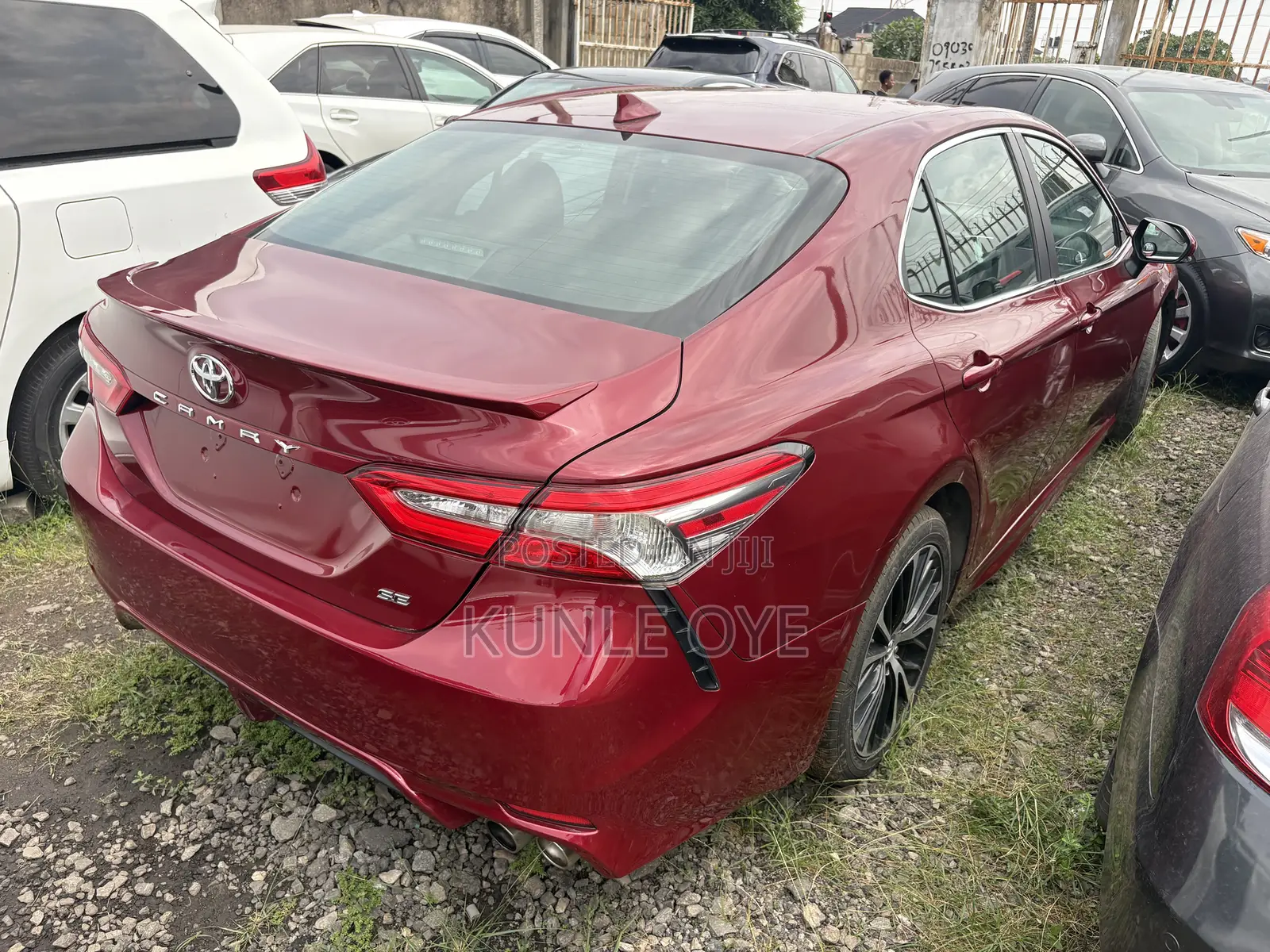 Toyota Camry XLE FWD (2.5L 4cyl 8AM) 2018 Red