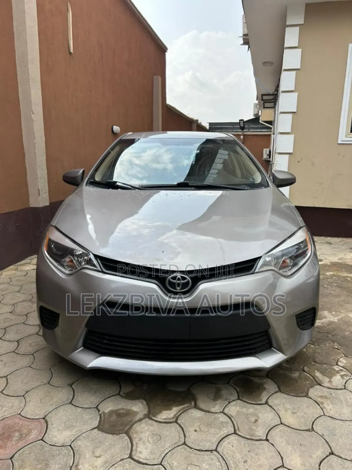 Toyota Corolla LE 4dr Sedan (1.8L 4cyl CVT) 2014 Beige