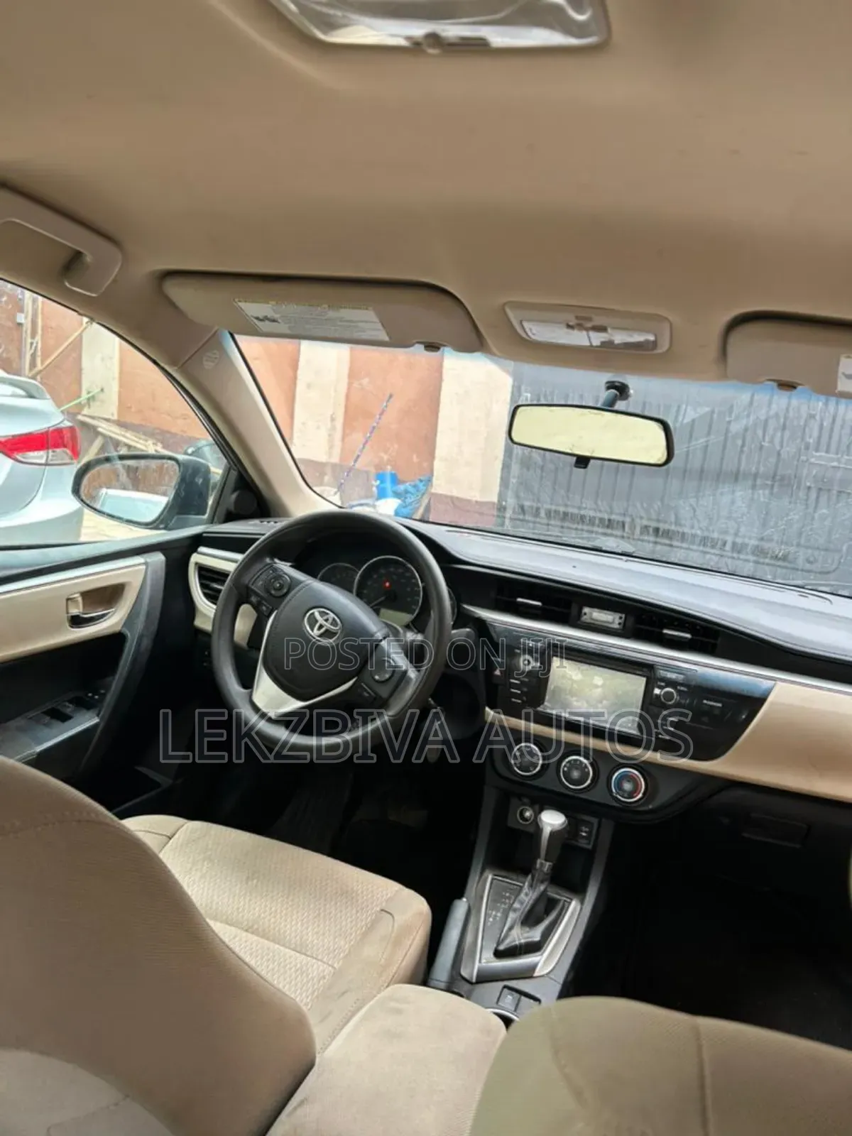 Toyota Corolla LE 4dr Sedan (1.8L 4cyl CVT) 2014 Beige