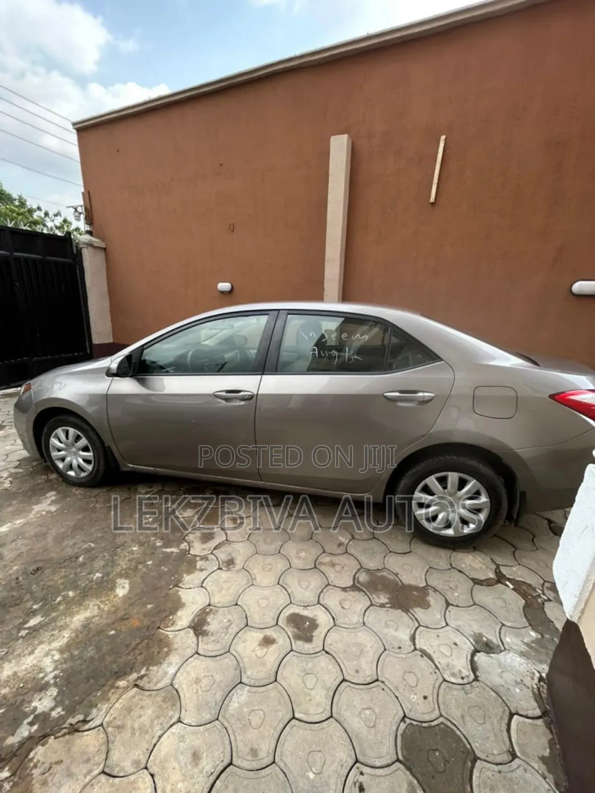 Toyota Corolla LE 4dr Sedan (1.8L 4cyl CVT) 2014 Beige