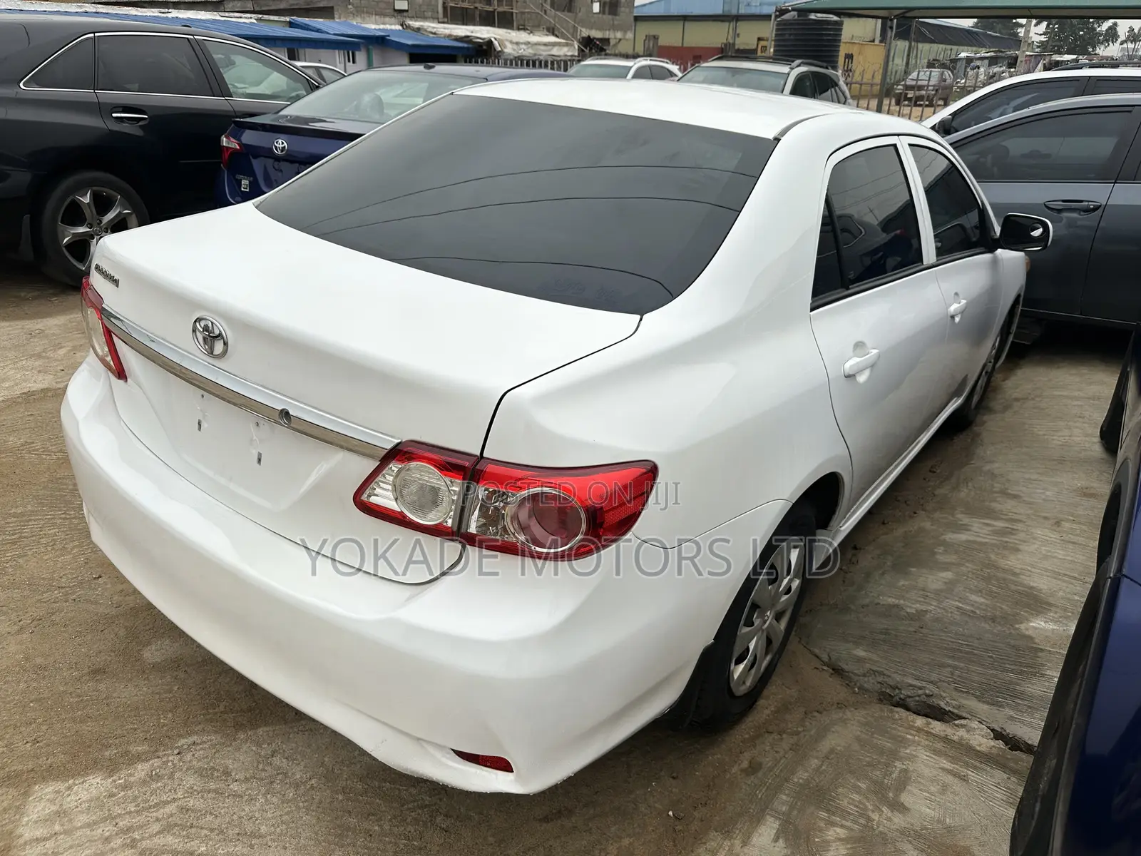 Toyota Corolla LE 4dr Sedan (1.8L 4cyl 4A) 2013 White