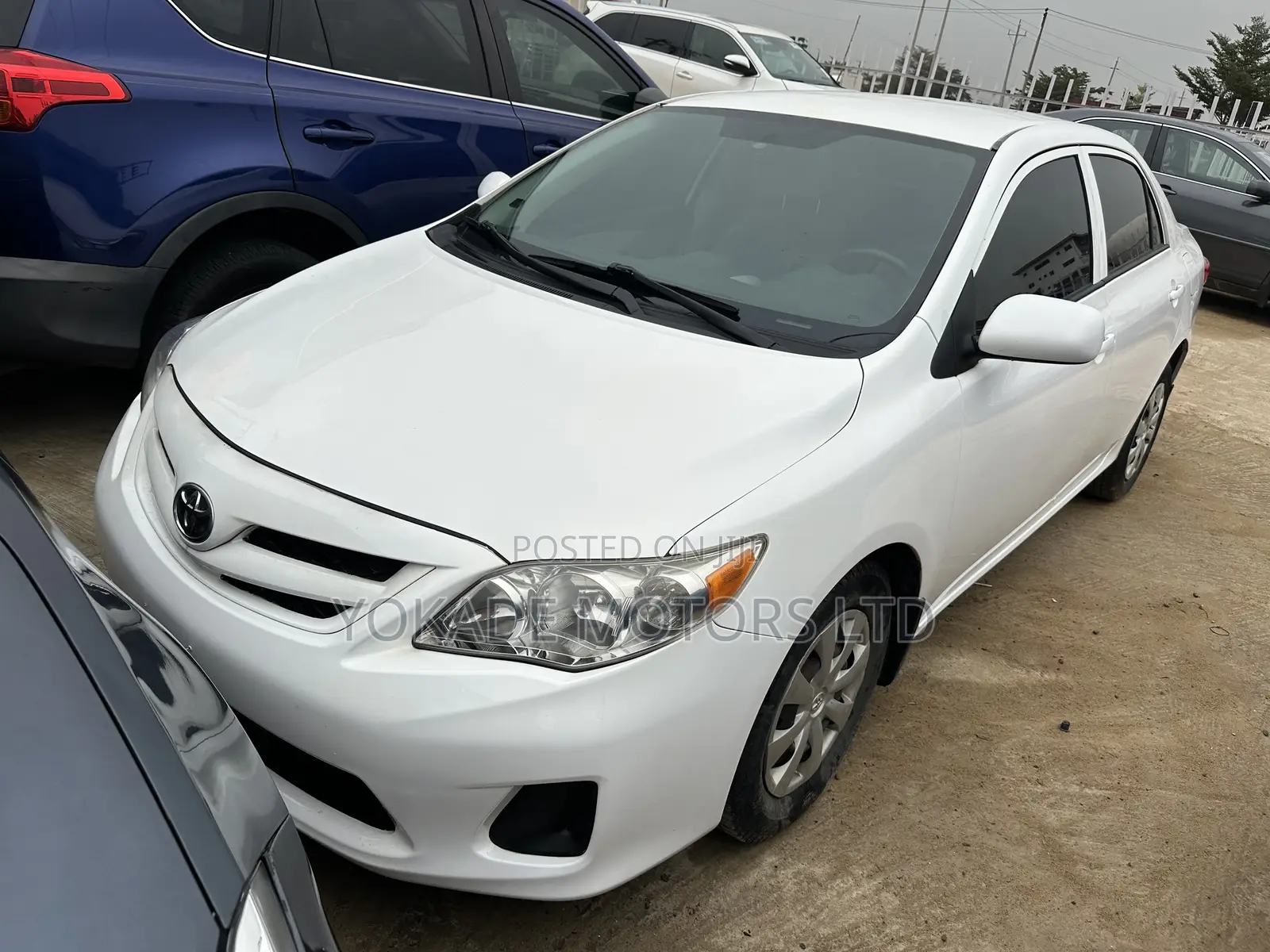 Toyota Corolla LE 4dr Sedan (1.8L 4cyl 4A) 2013 White