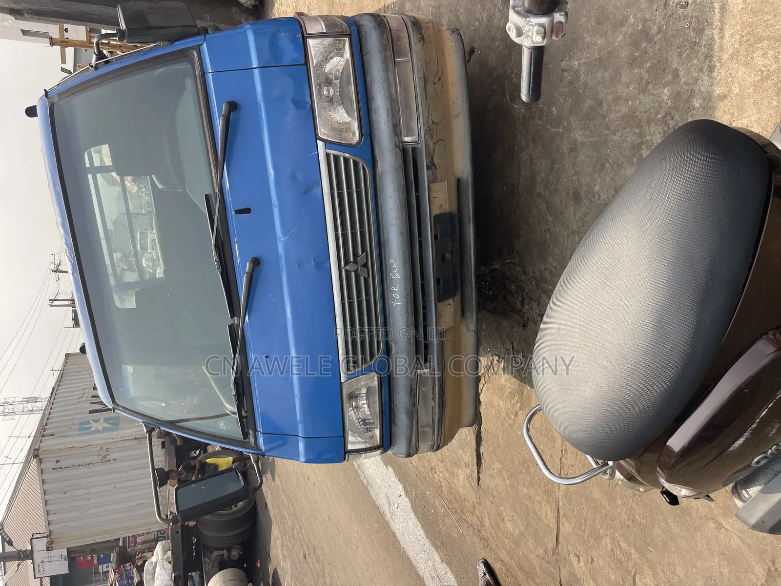Mistsubishi Truck 4 Tyre