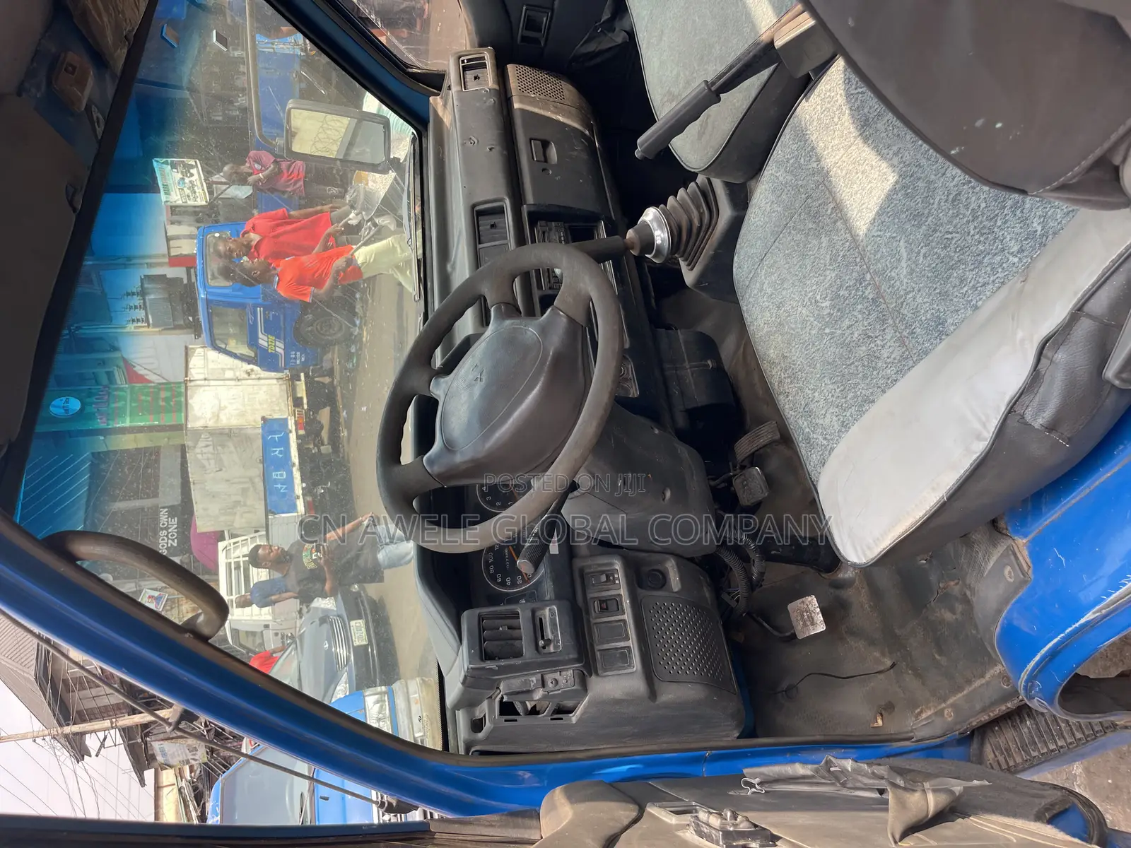 Mistsubishi Truck 4 Tyre