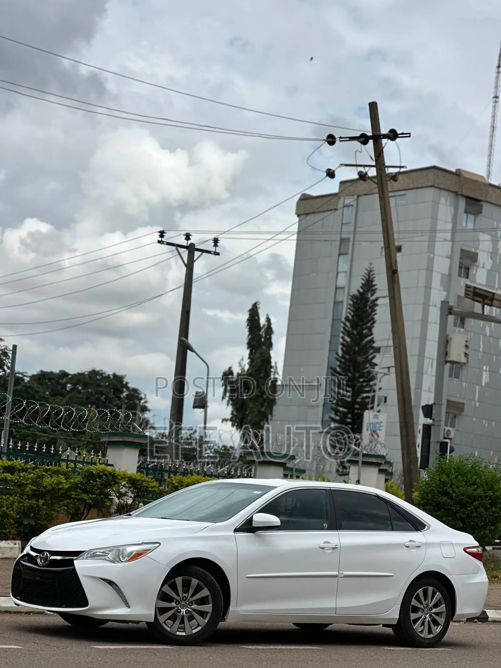 Toyota Camry LE 4dr Sedan (2.5L 4cyl 6A) 2016 White