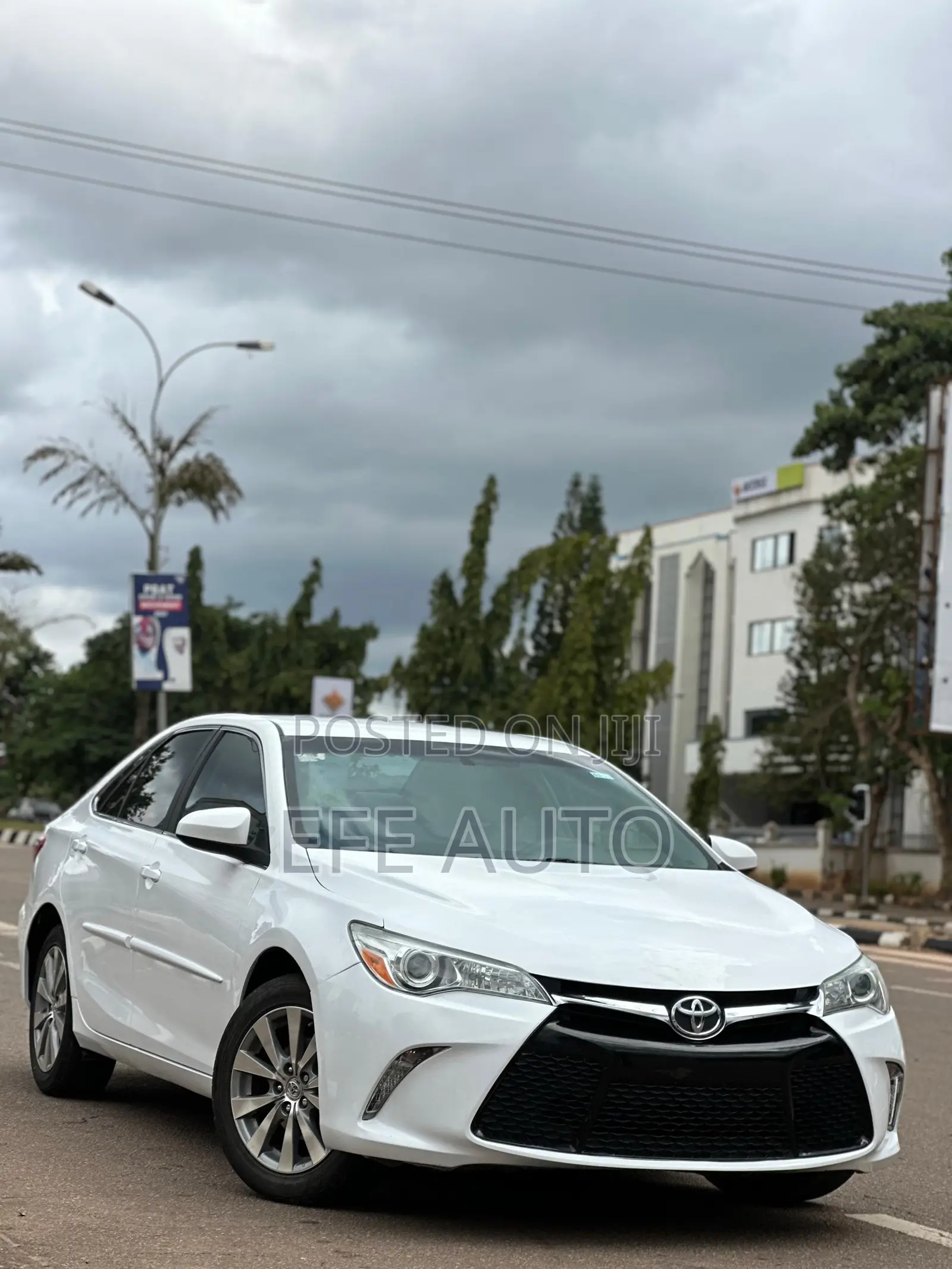 Toyota Camry LE 4dr Sedan (2.5L 4cyl 6A) 2016 White