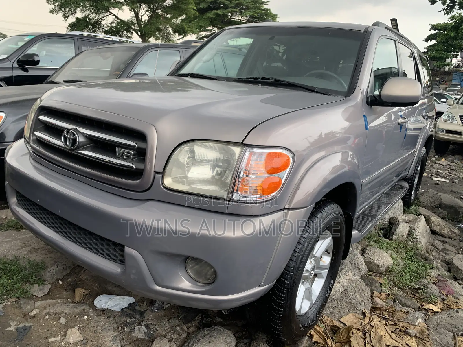 Toyota Sequoia Limited 4dr SUV 4WD (4.7L 8cyl 5A) 2005 Gray