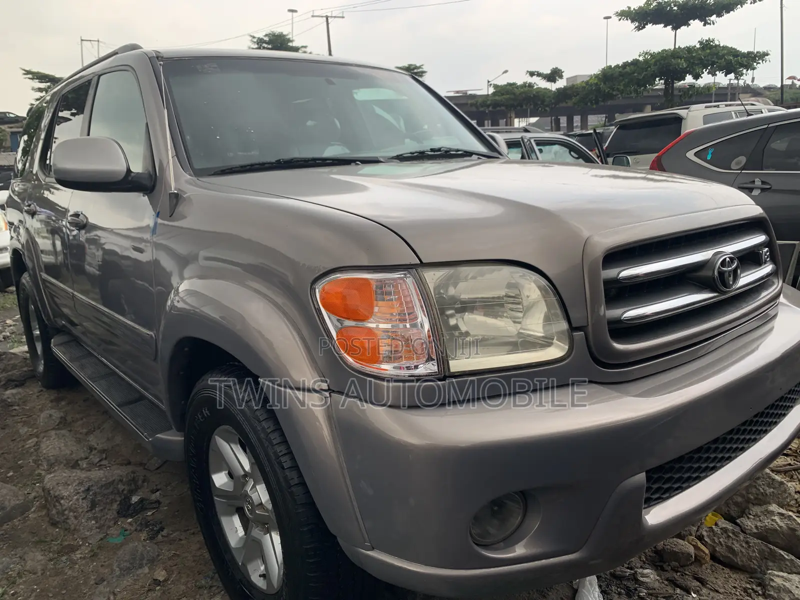 Toyota Sequoia Limited 4dr SUV 4WD (4.7L 8cyl 5A) 2005 Gray