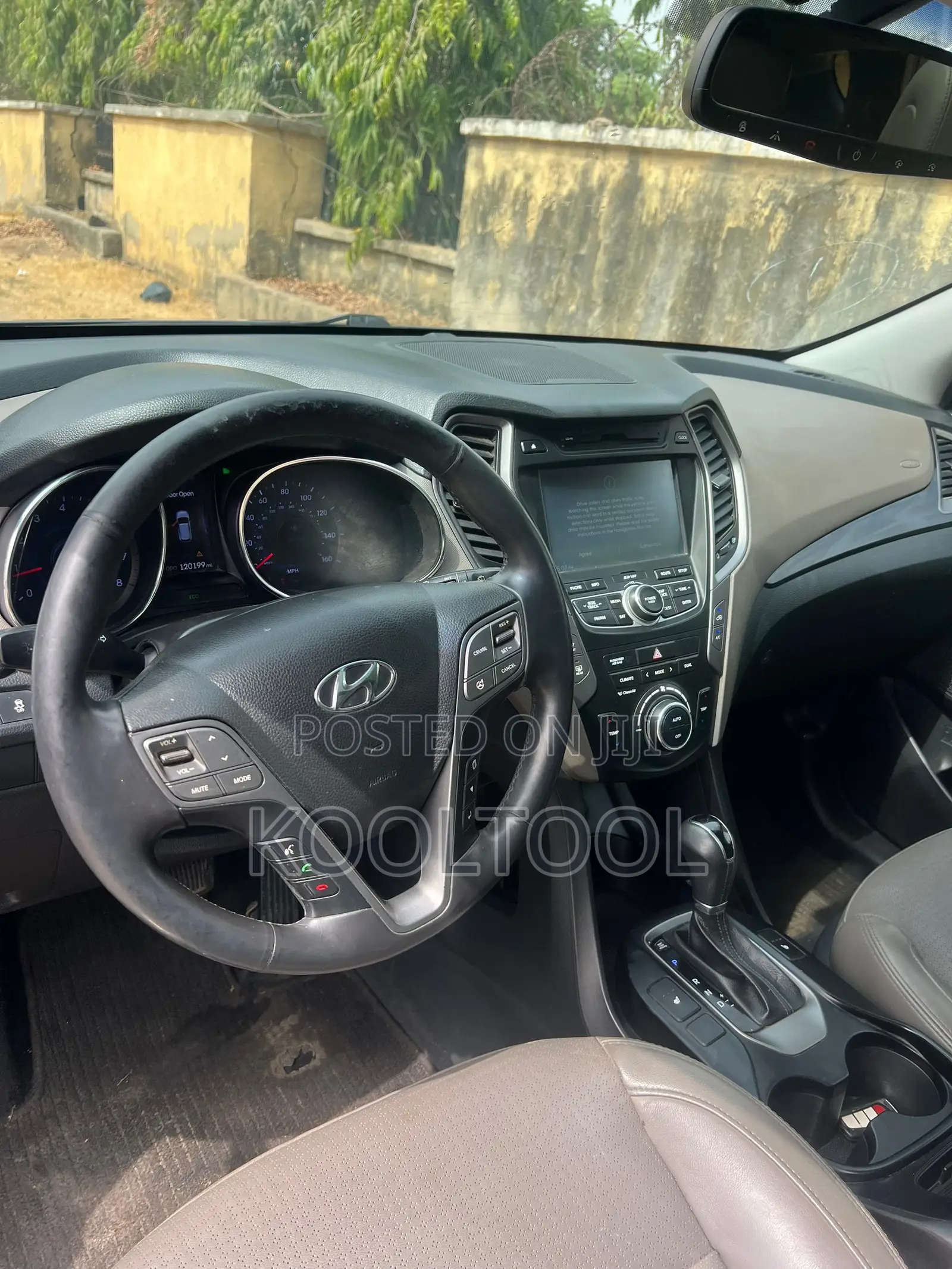 Hyundai Santa Fe Limited 4dr SUV AWD (3.3L 6cyl 6A) 2014 Gray