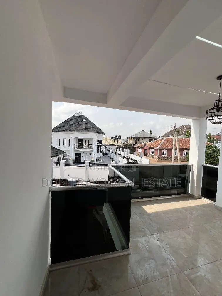 5bdrm Duplex in Akoto Estate Elebu, Akala Express for sale