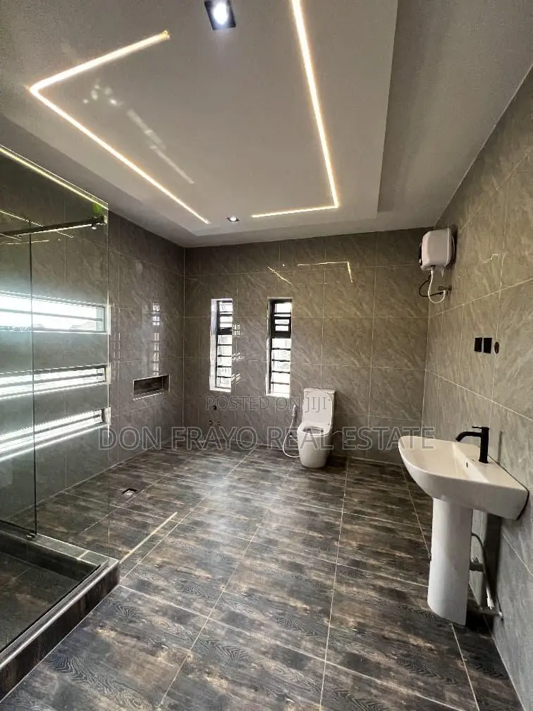 5bdrm Duplex in Akoto Estate Elebu, Akala Express for sale