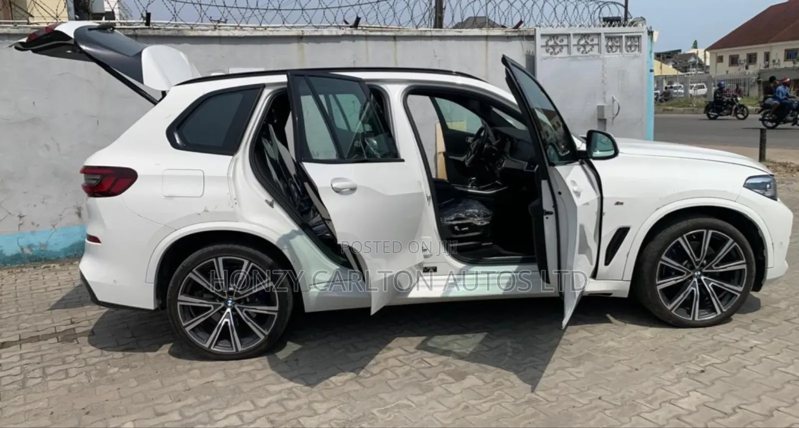 BMW X5 xDrive50i AWD 2019 White