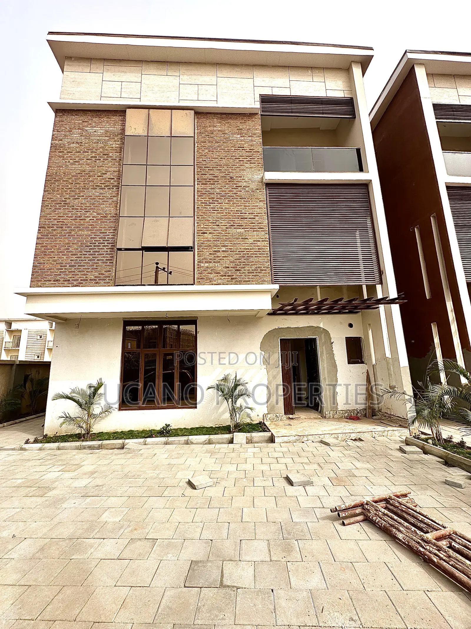 4bdrm Duplex in Jahi By Gilmore for rent