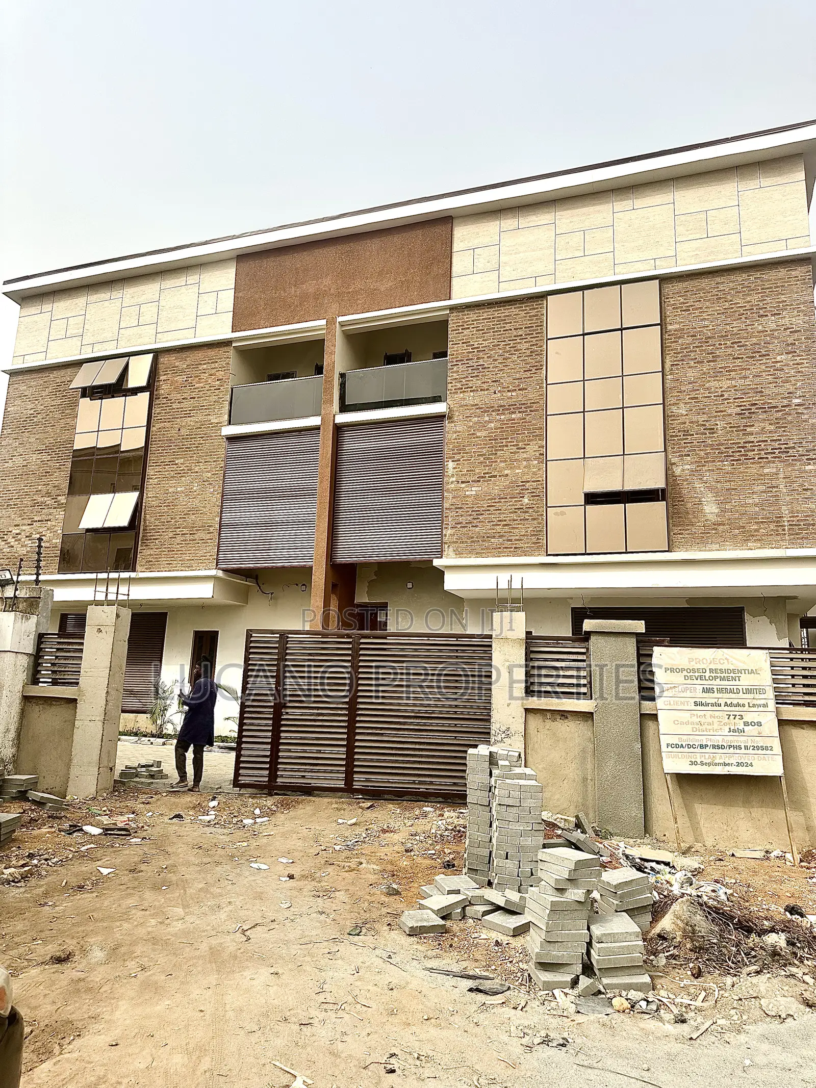 4bdrm Duplex in Jahi By Gilmore for rent