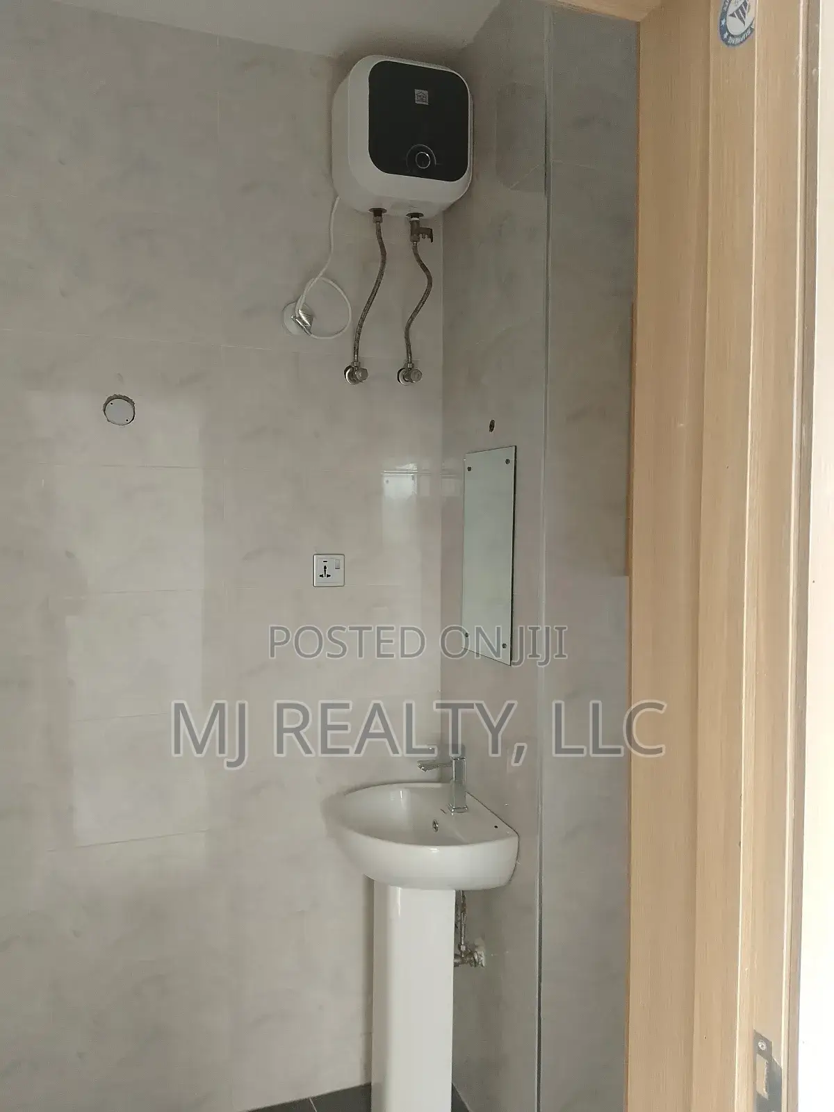 3bdrm Apartment in Ikeja GRA for sale