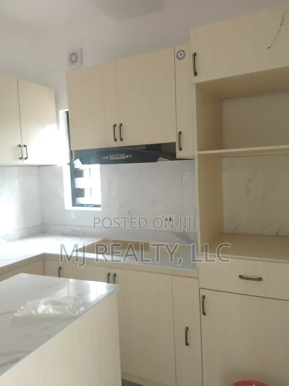 3bdrm Apartment in Ikeja GRA for sale