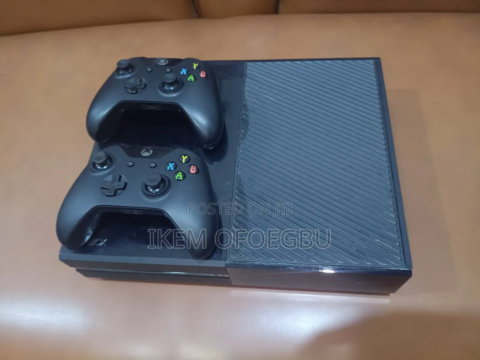 Xbox One With 2 Wireless Pad and Games