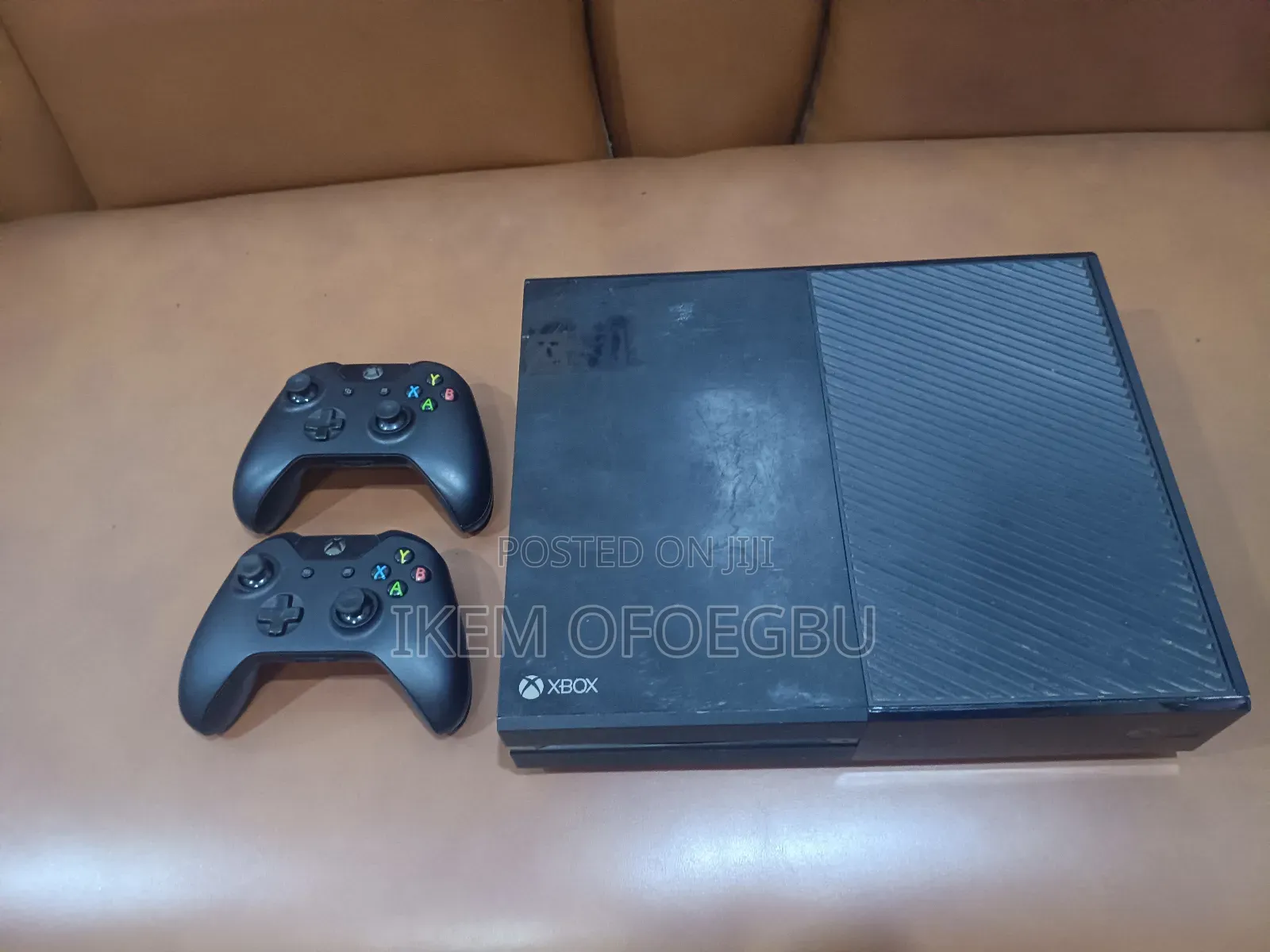 Xbox One With 2 Wireless Pad and Games