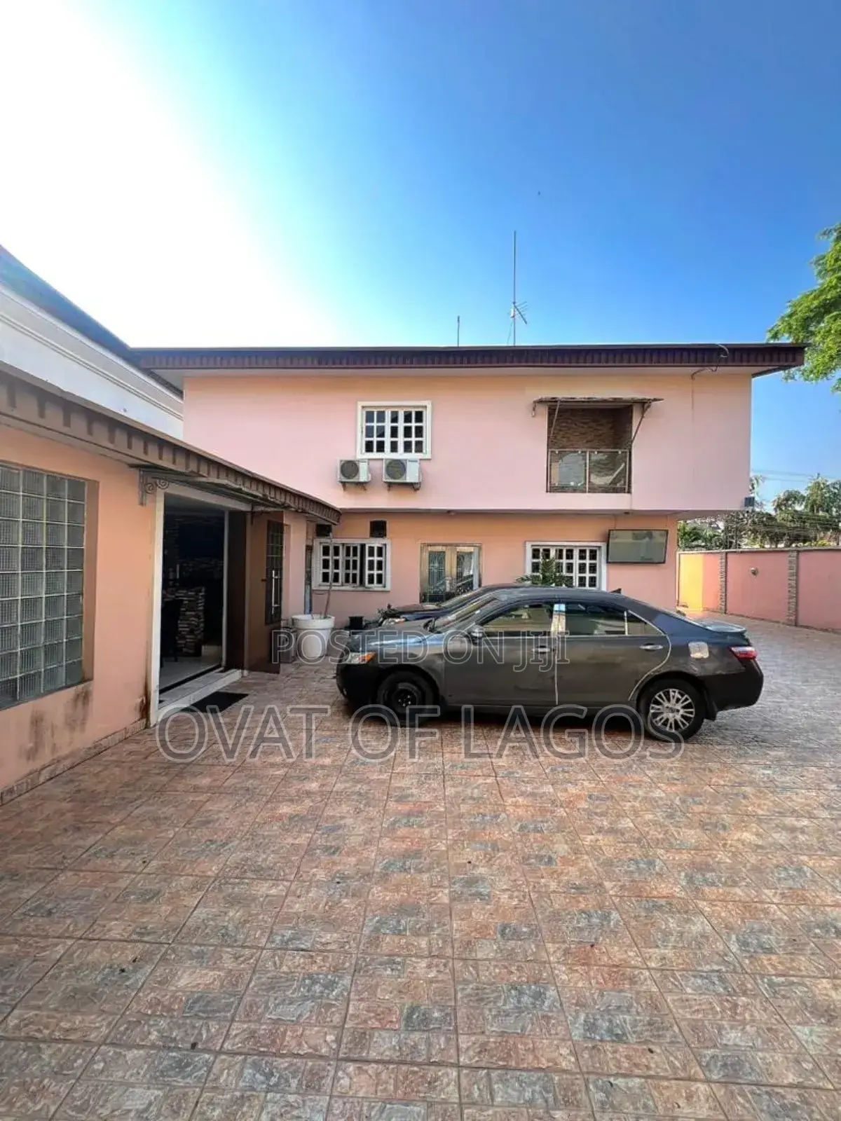 17 Rooms Hotel With Swimming Pool and Lounge