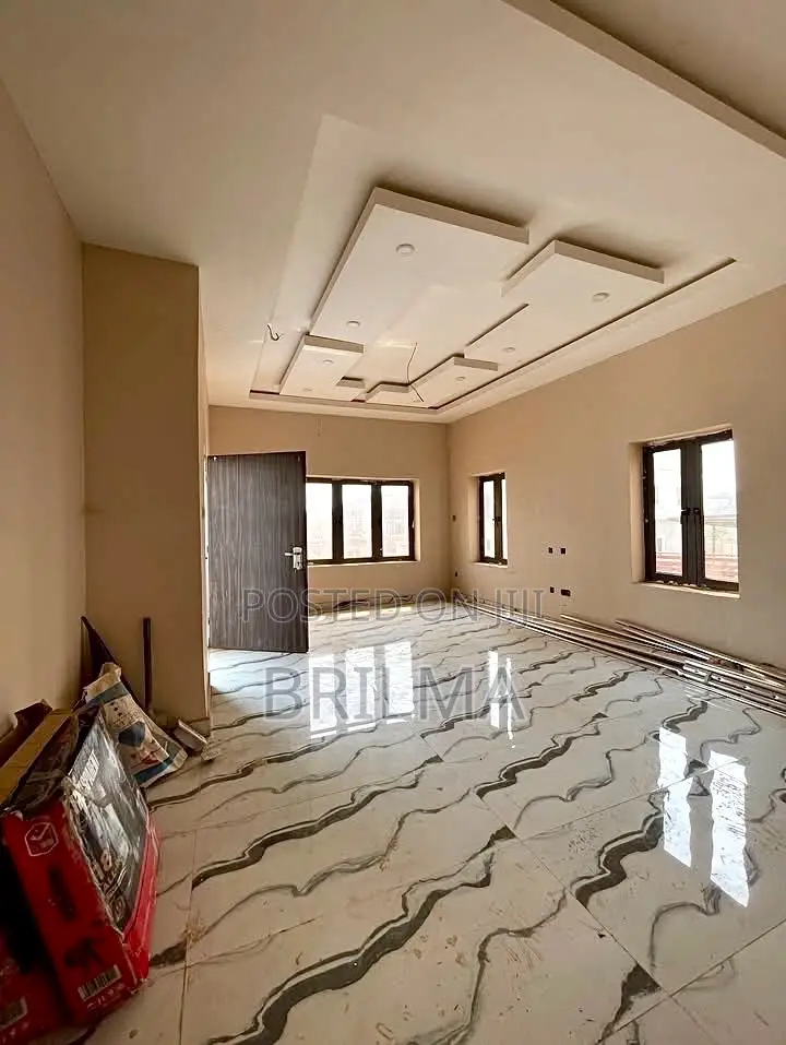 4bdrm Duplex in Durumi for sale