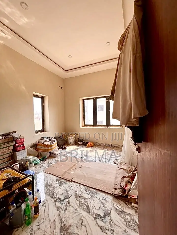 4bdrm Duplex in Durumi for sale
