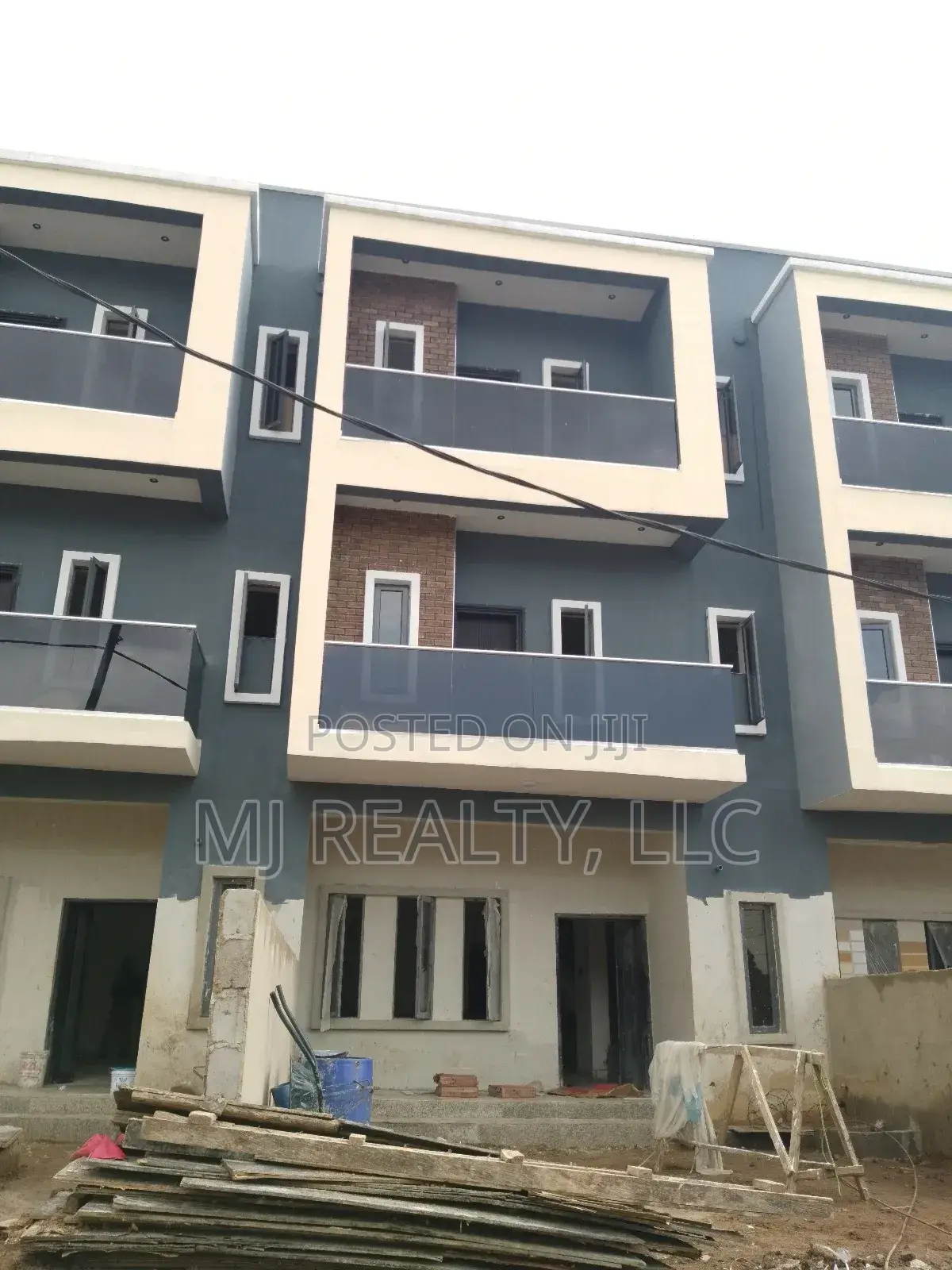 4bdrm Townhouse/Terrace in Adeniyi Jones for sale