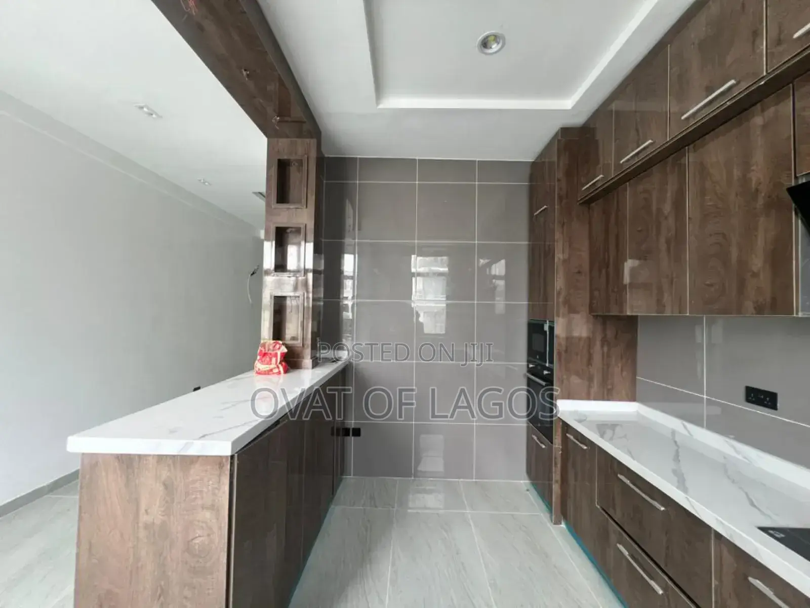 2bdrm Apartment in Lekki Phase 1 for sale
