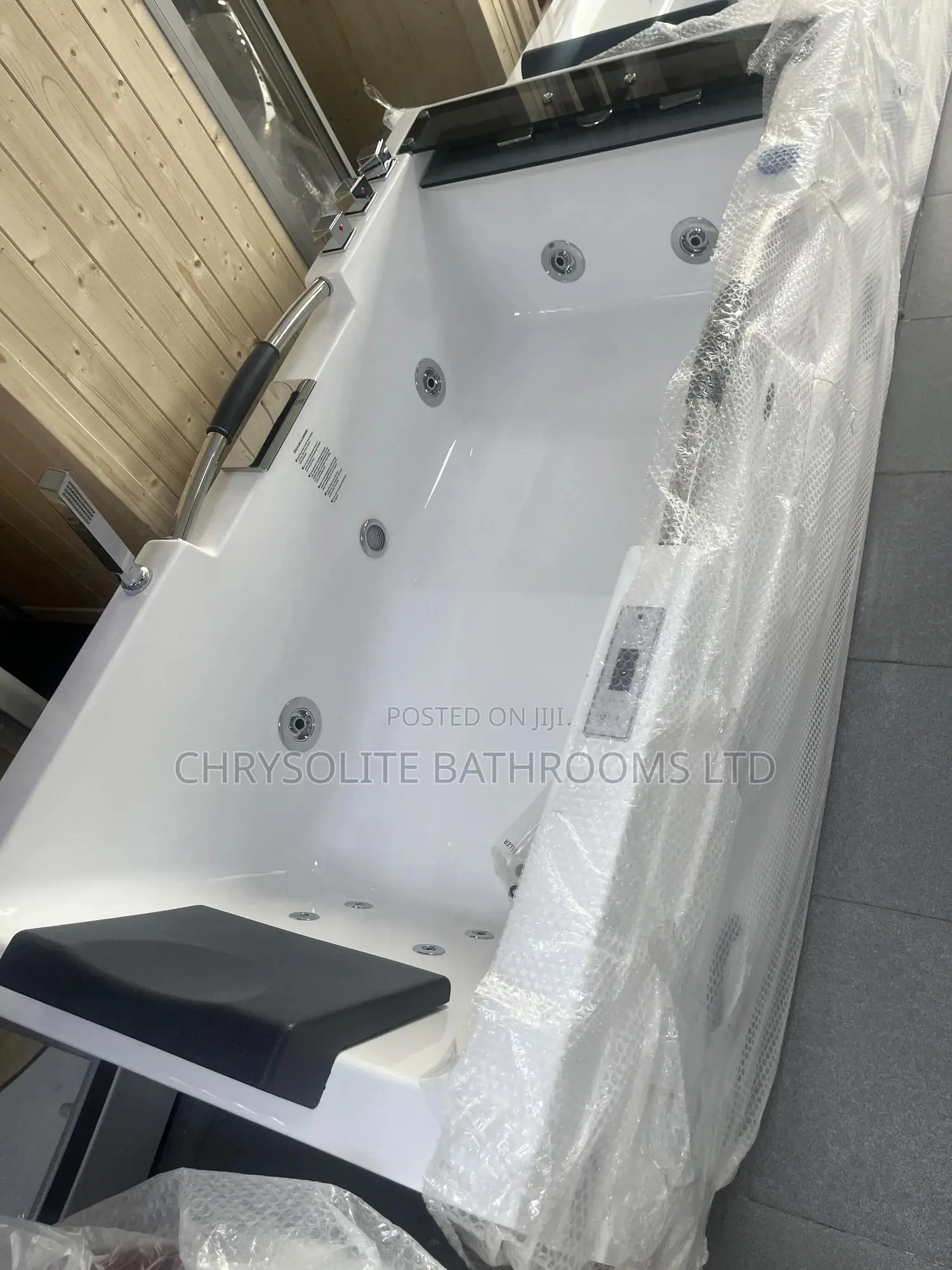 Luxury Spa Bathtub With Hydrotherapy Jets