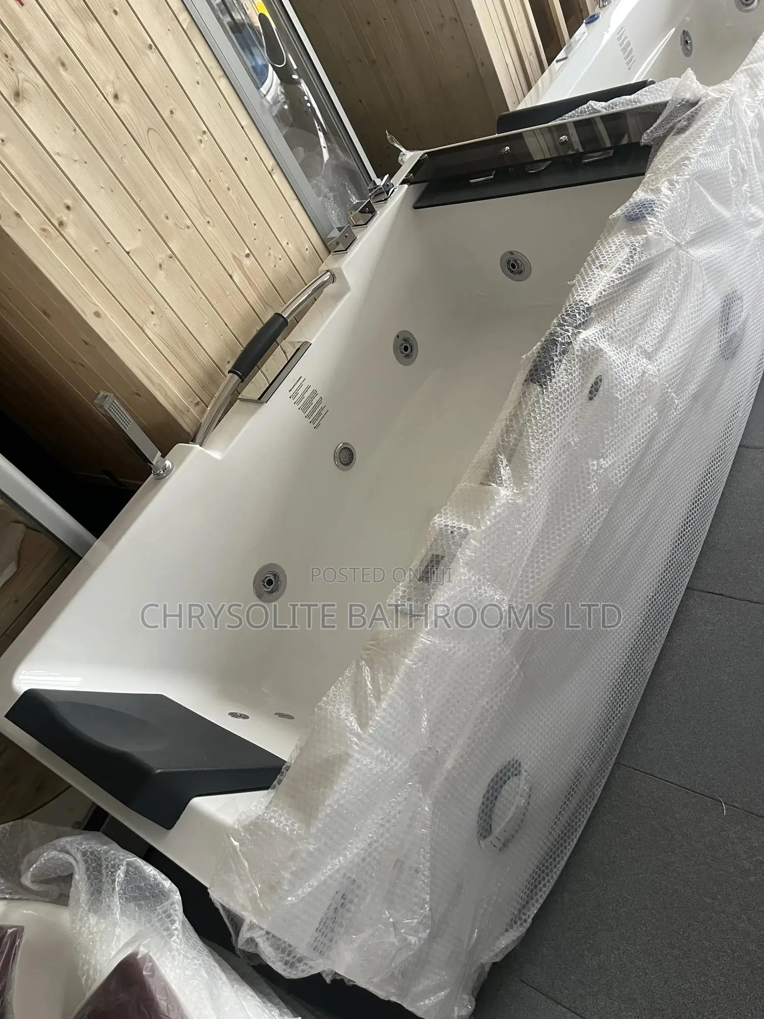 Luxury Spa Bathtub With Hydrotherapy Jets