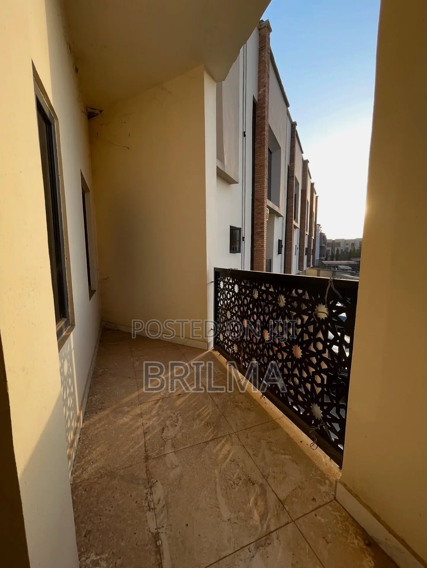 5bdrm Duplex in Jahi for sale