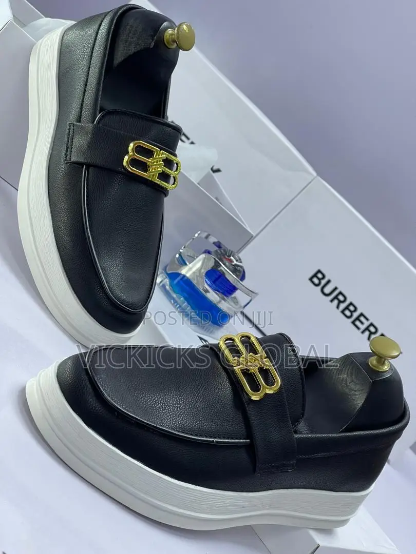 Burberry Loafers – Iconic Luxury, Timeless Style”