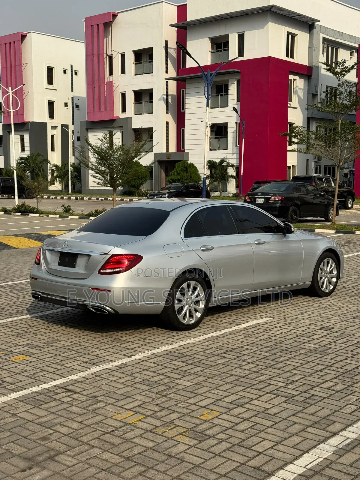 Mercedes-Benz E300 4Matic AWD Sedan (2.0L 4cyl 9A) 2017 Silver