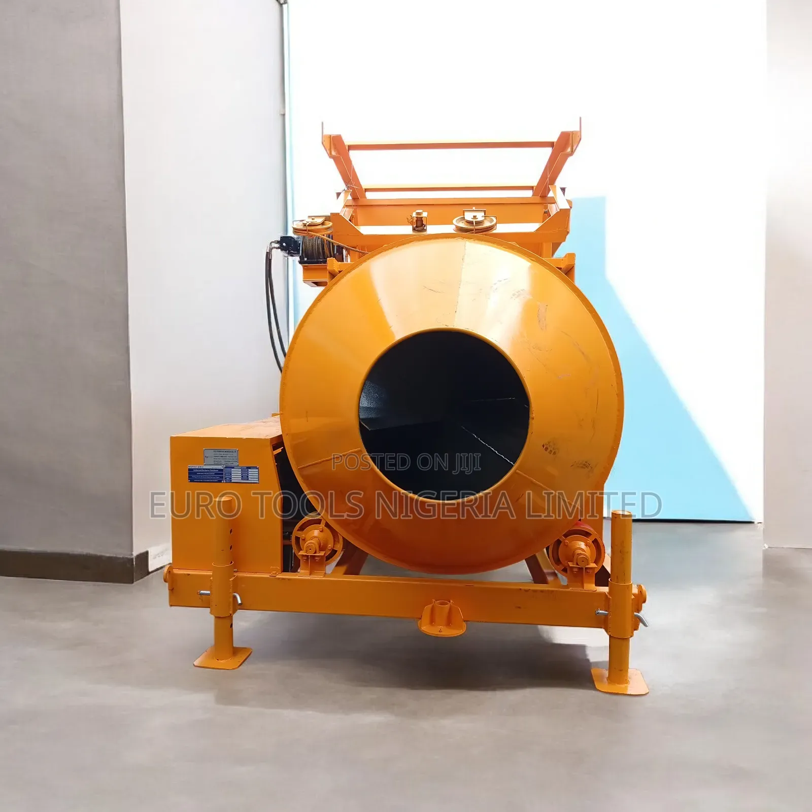 Self Loading Concrete Mixer 750litres