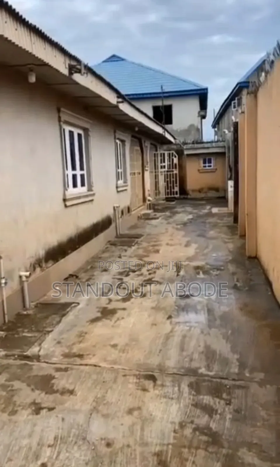 3bdrm Block of Flats in Facing A Tarred Road, Alagbado for sale