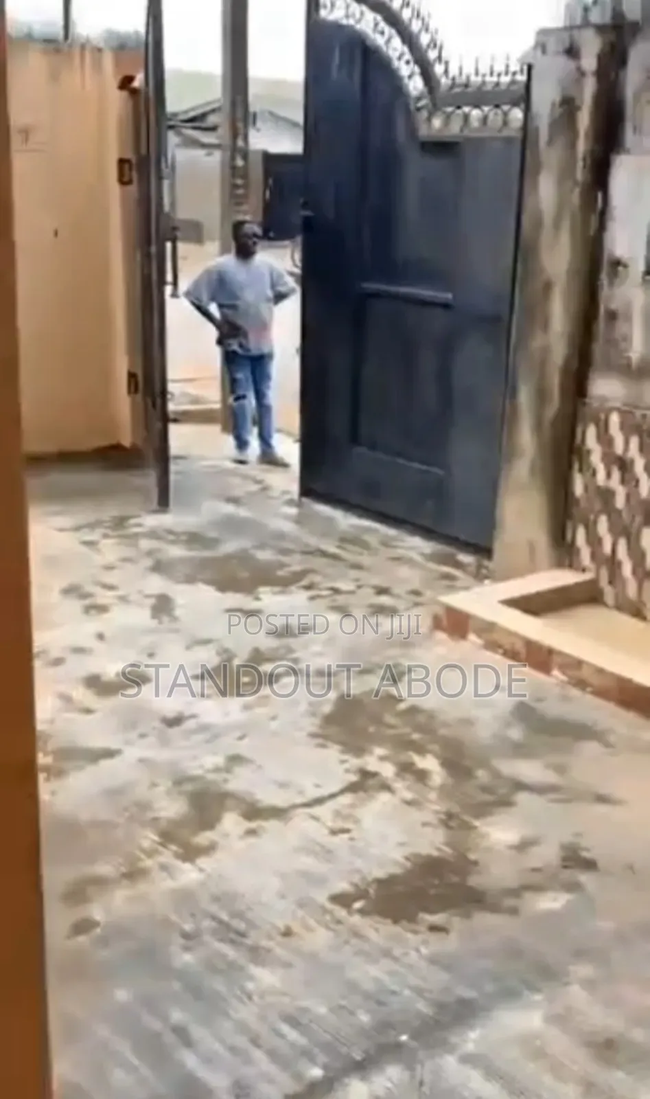 3bdrm Block of Flats in Facing A Tarred Road, Alagbado for sale