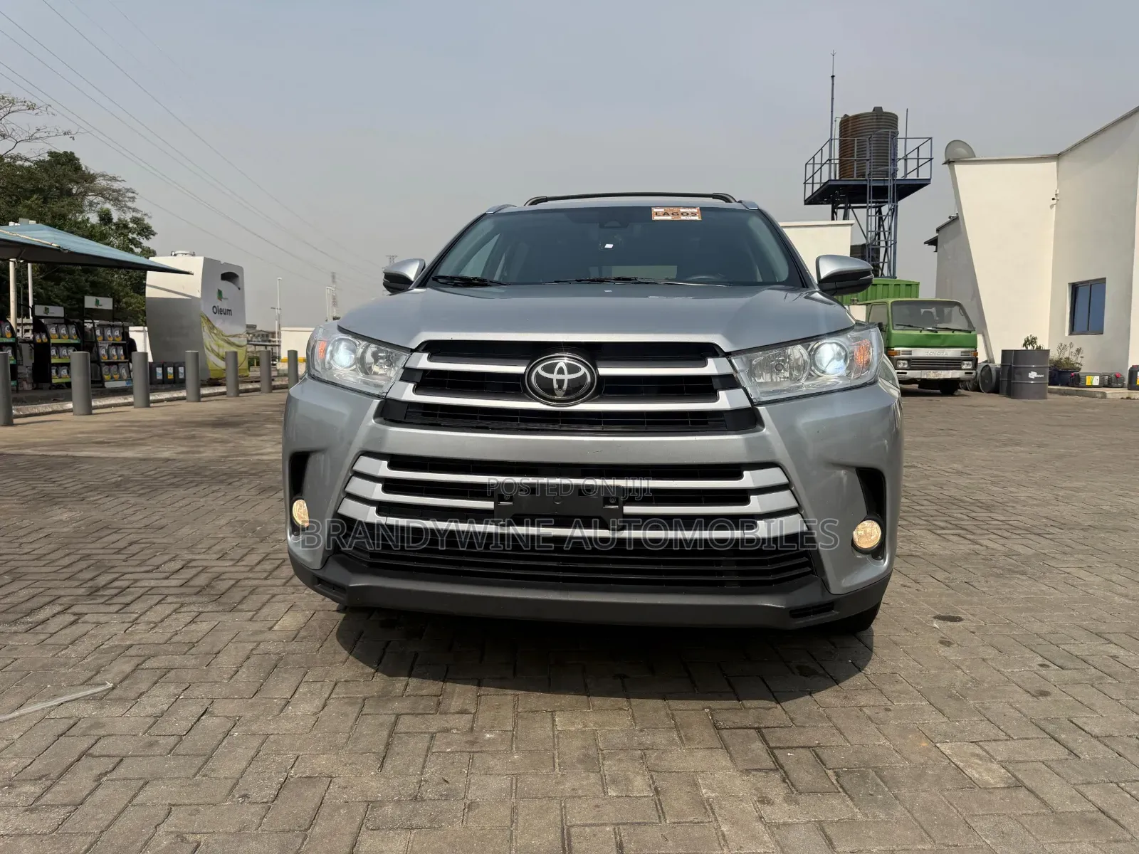 Toyota Highlander XLE 4x4 V6 (3.5L 6cyl 8A) 2017 Silver